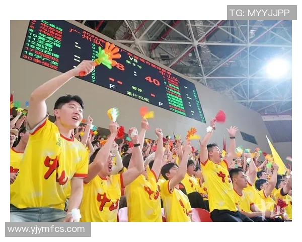 中国球迷组织成最大助威团场面震撼凝聚力量为球队加油助威